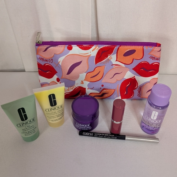 Clinique Handbags - Clinique makeup cosmetic bag With Travel And Full sized products